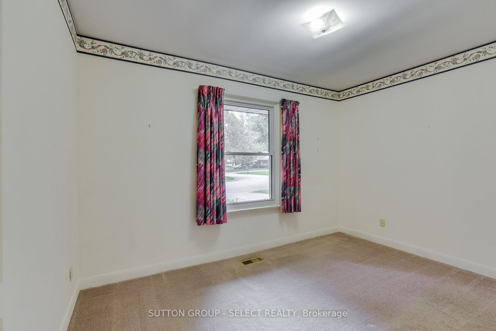 Photo 19 of 49 Mcleod Crescent, London, North H — HOMEH