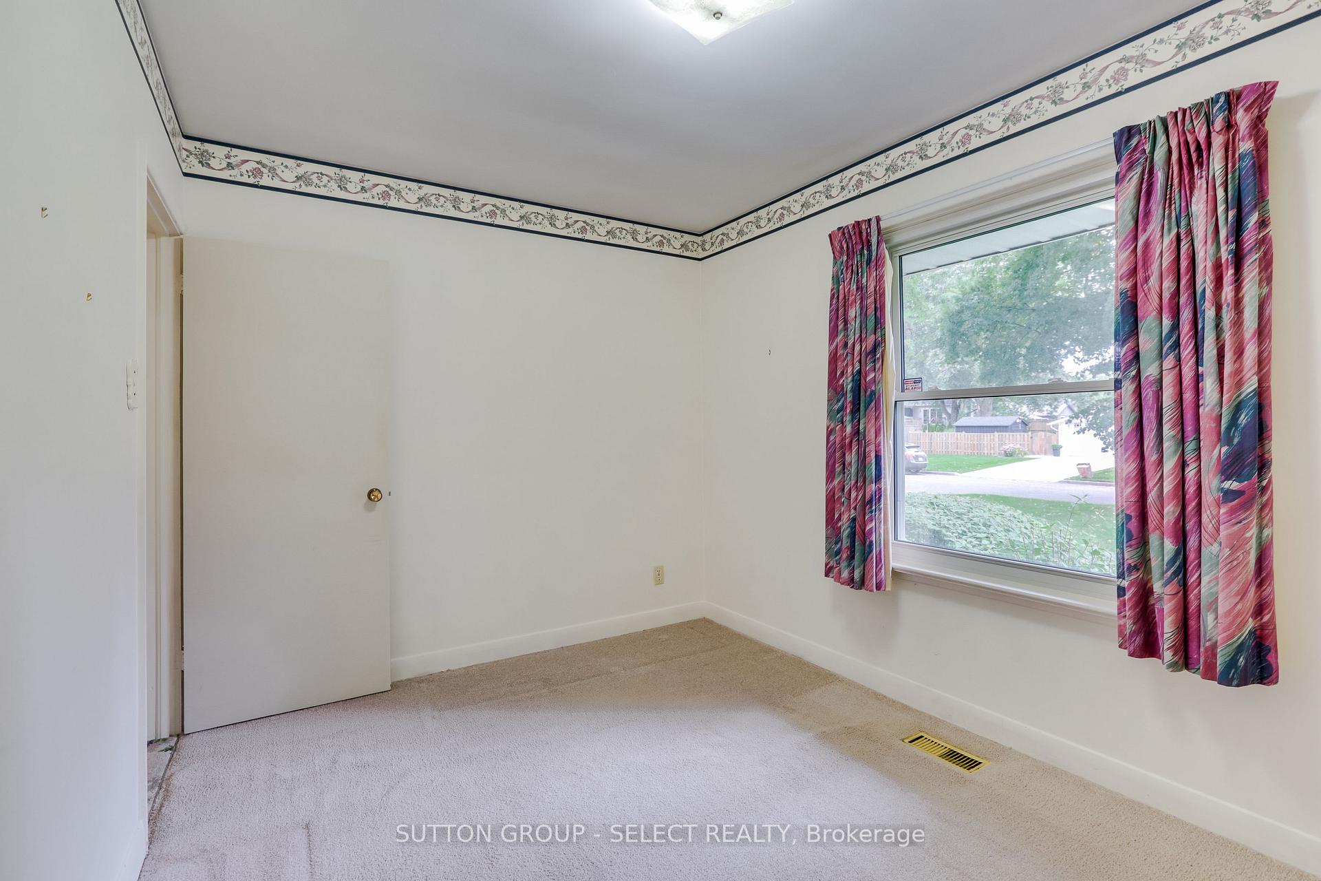 Photo 22 of 49 Mcleod Crescent, London, North H — HOMEH