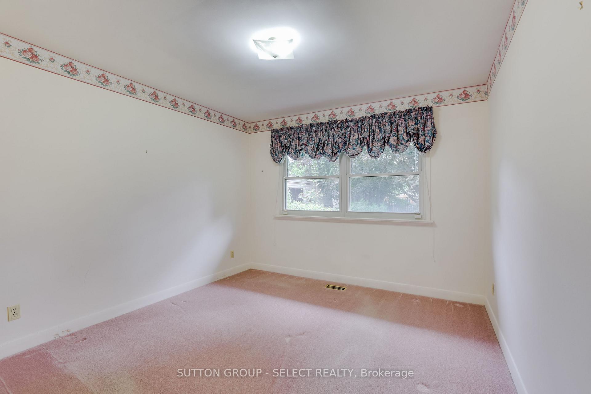 Photo 23 of 49 Mcleod Crescent, London, North H — HOMEH