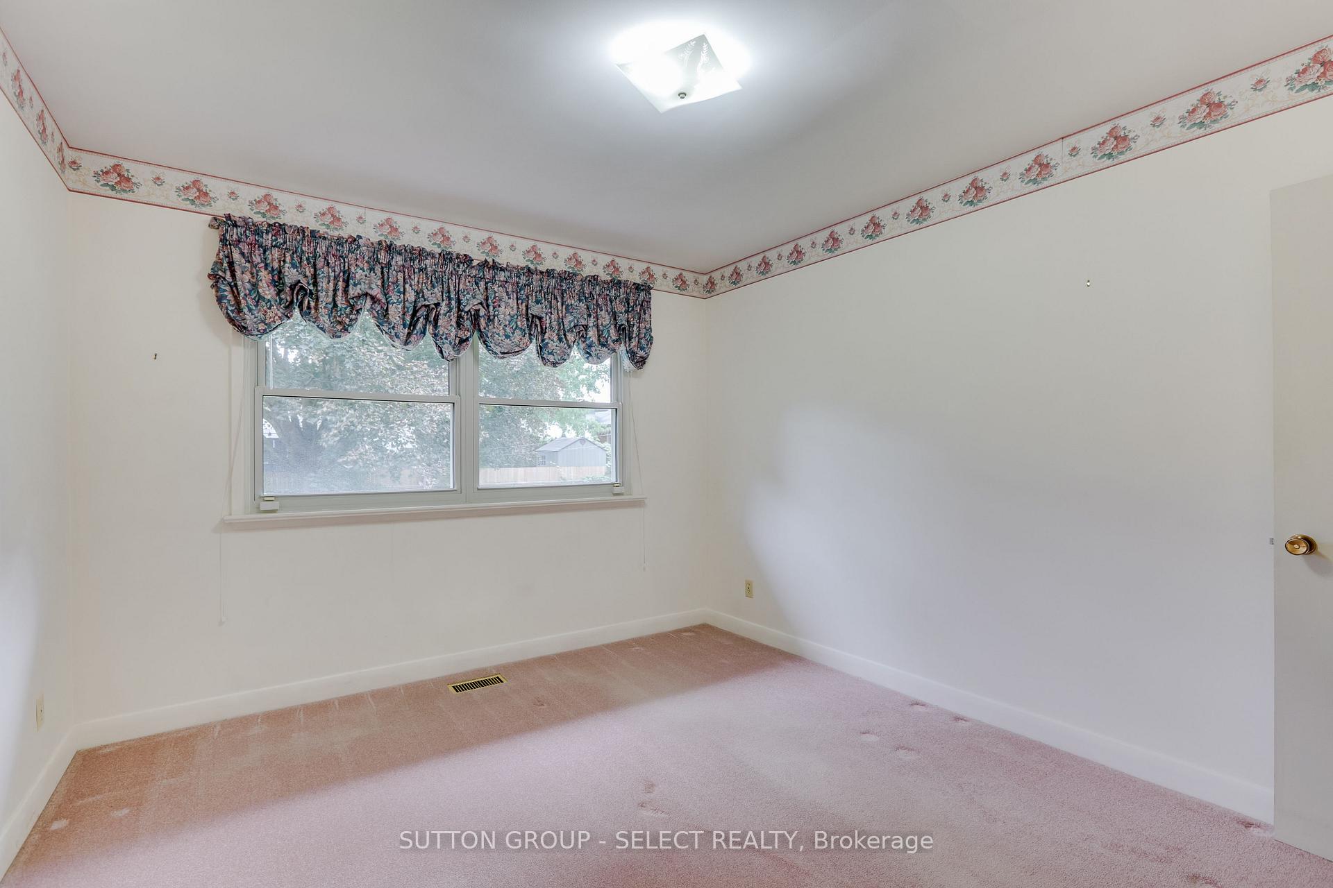 Photo 26 of 49 Mcleod Crescent, London, North H — HOMEH