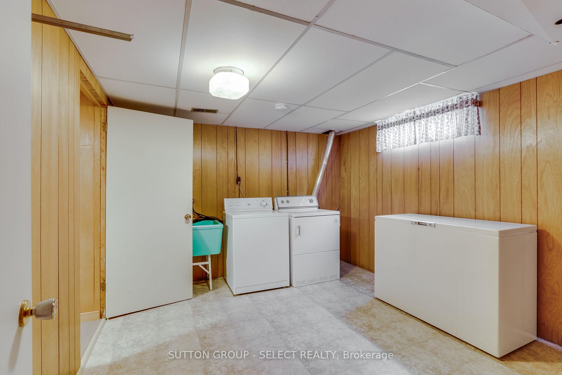 Photo 35 of 49 Mcleod Crescent, London, North H — HOMEH