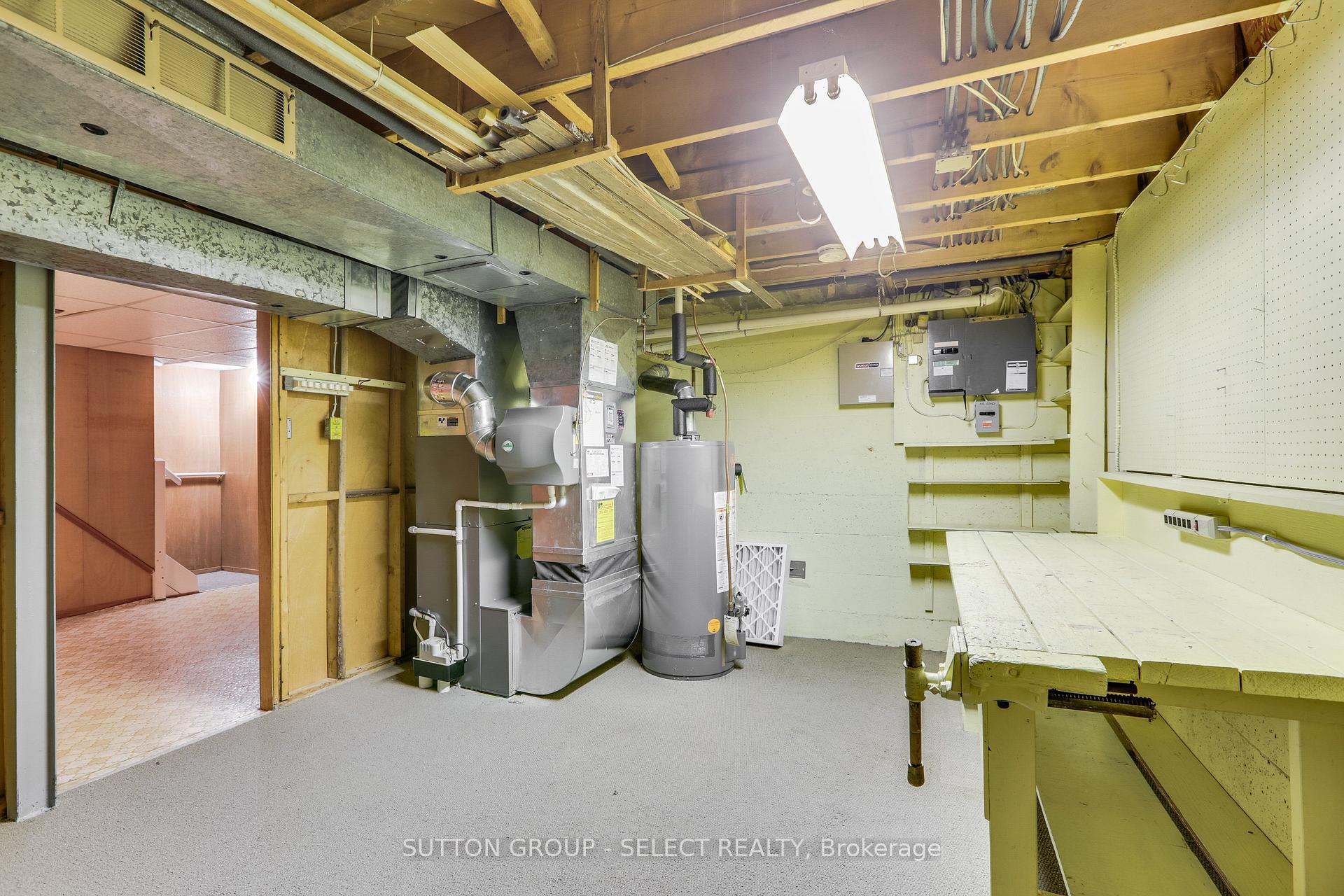 Photo 41 of 49 Mcleod Crescent, London, North H — HOMEH