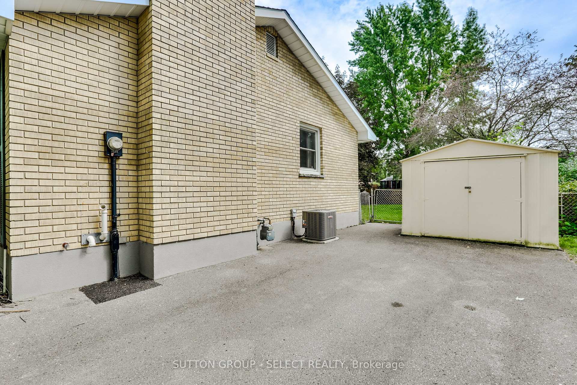 Photo 44 of 49 Mcleod Crescent, London, North H — HOMEH