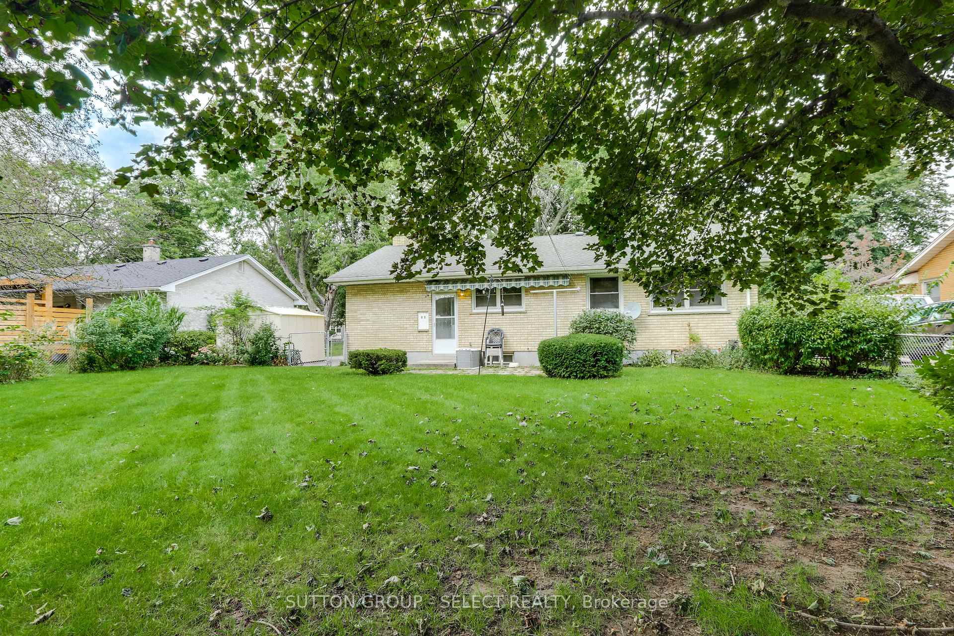 Photo 47 of 49 Mcleod Crescent, London, North H — HOMEH