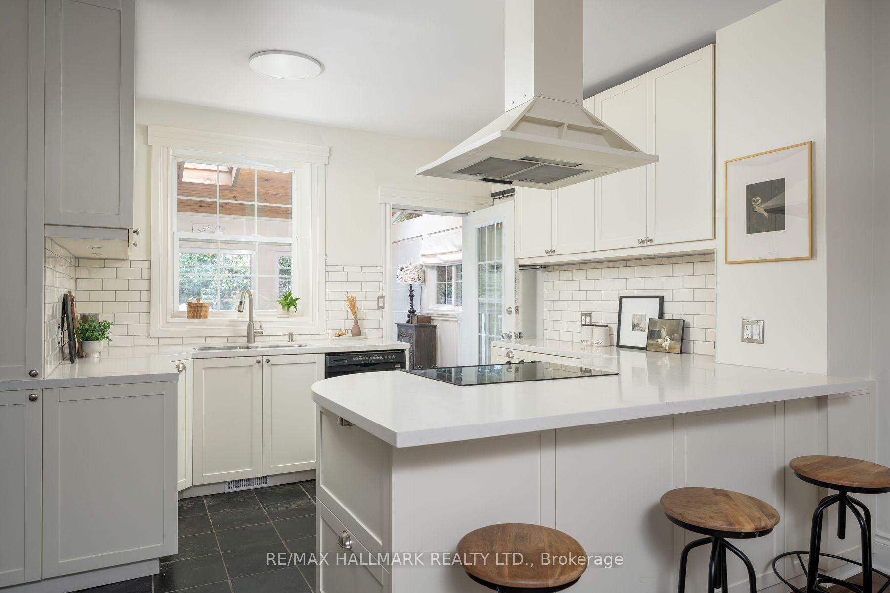 Photo 14 of 31 Cassels Avenue, Toronto, East End-Danforth — HOMEH