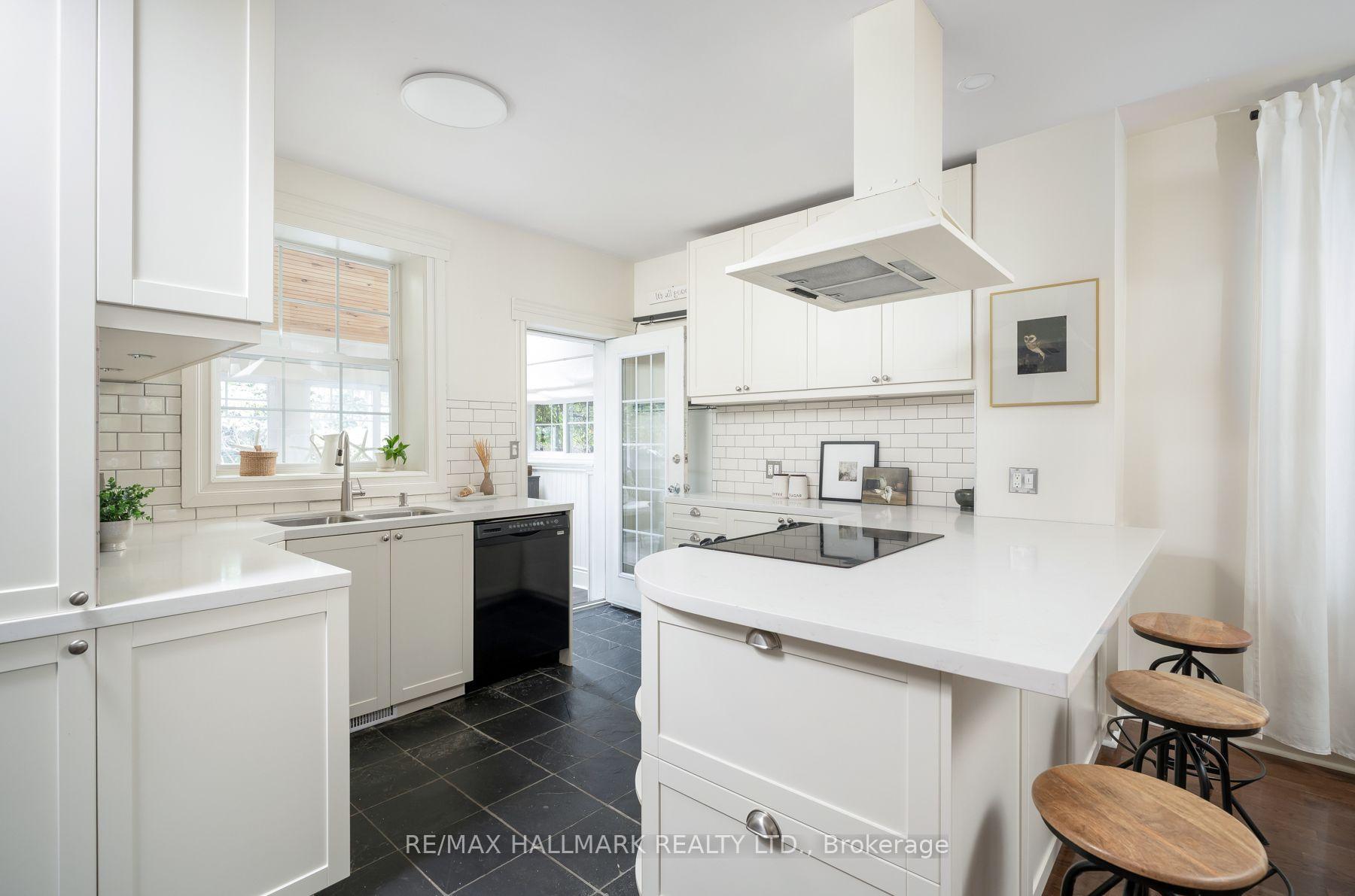 Photo 17 of 31 Cassels Avenue, Toronto, East End-Danforth — HOMEH
