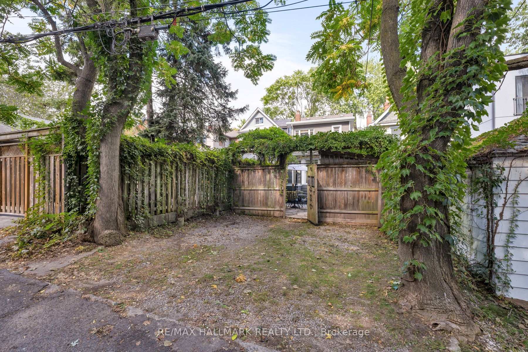Photo 50 of 31 Cassels Avenue, Toronto, East End-Danforth — HOMEH
