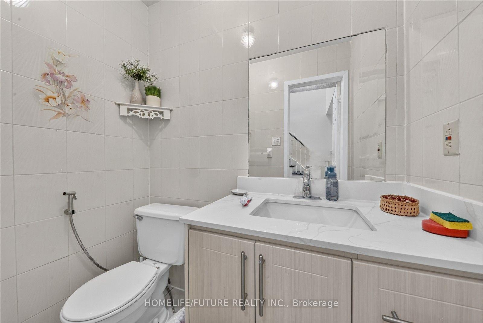 Photo 7 of 63 Chloe Crescent, Markham, Middlefield — HOMEH