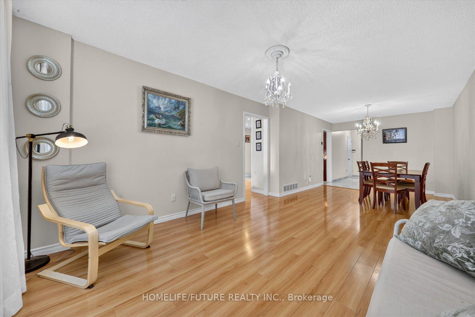 Photo 10 of 63 Chloe Crescent, Markham, Middlefield — HOMEH