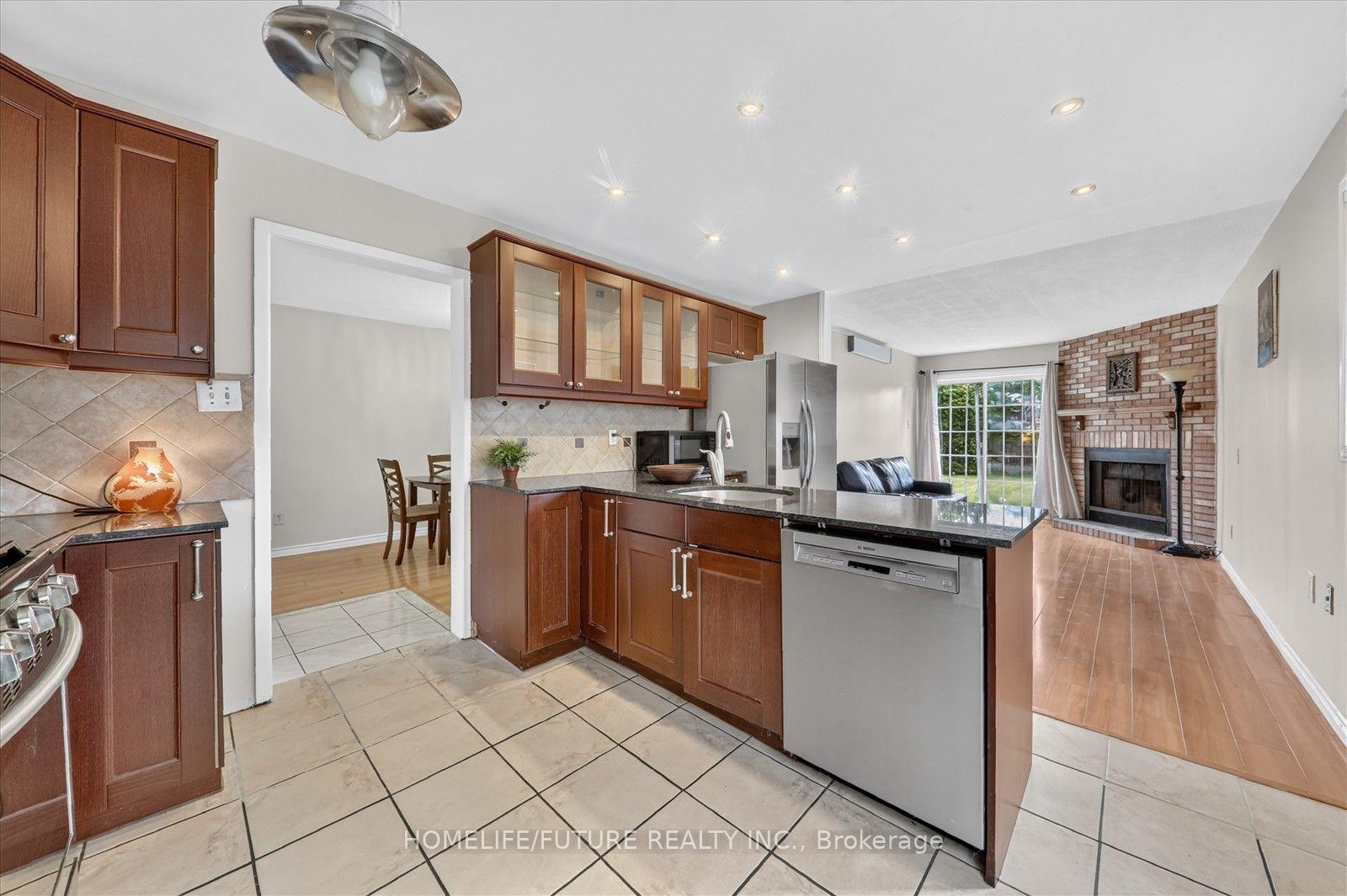 Photo 13 of 63 Chloe Crescent, Markham, Middlefield — HOMEH