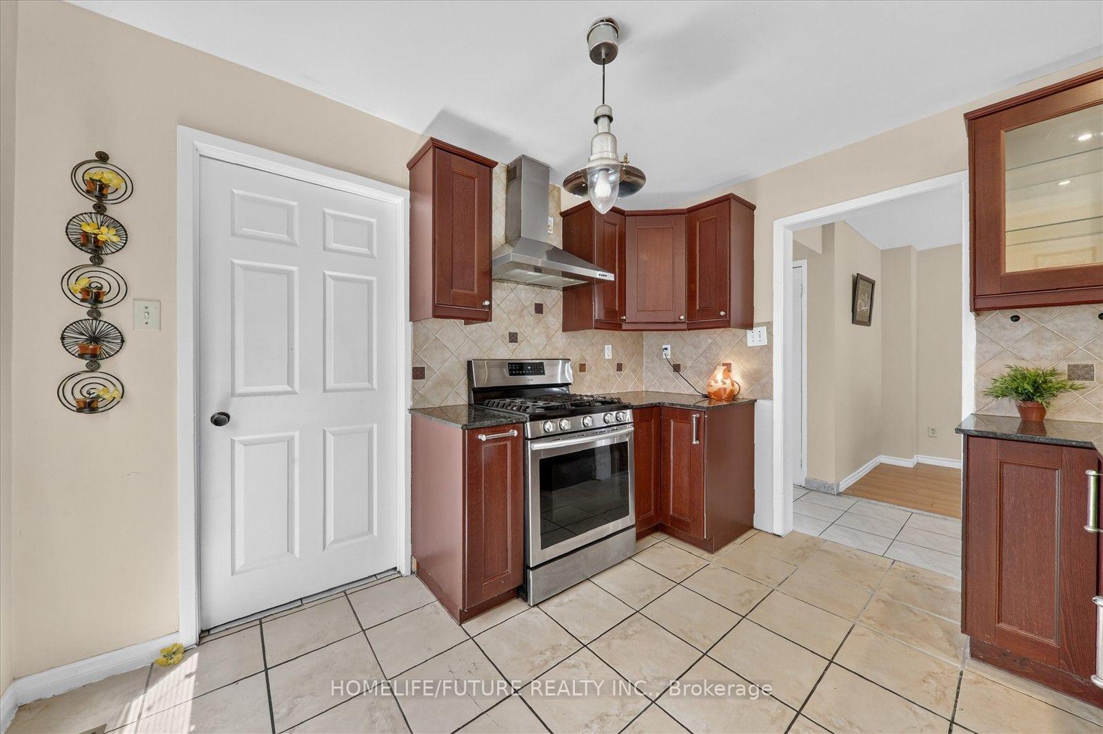 Photo 14 of 63 Chloe Crescent, Markham, Middlefield — HOMEH