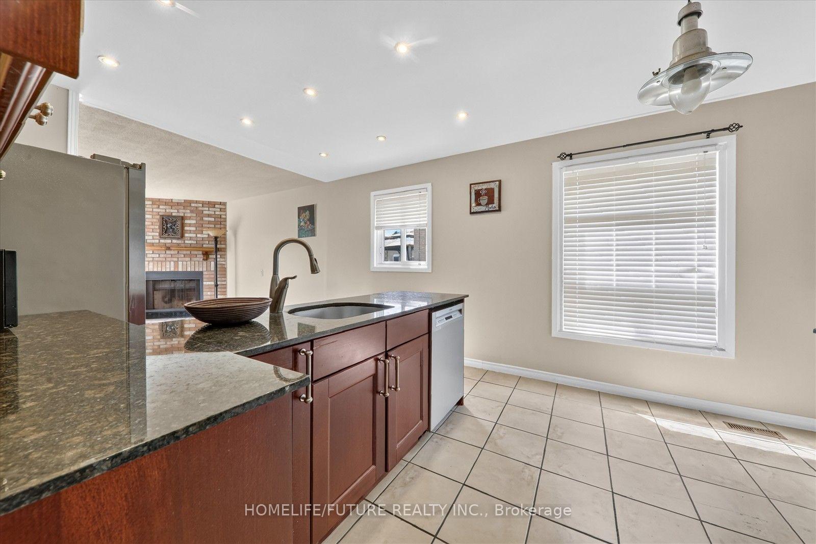 Photo 15 of 63 Chloe Crescent, Markham, Middlefield — HOMEH