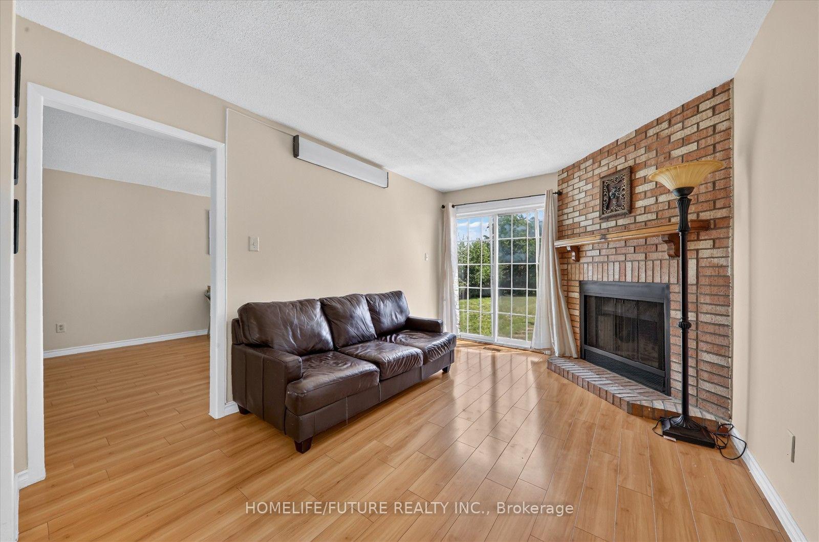 Photo 17 of 63 Chloe Crescent, Markham, Middlefield — HOMEH
