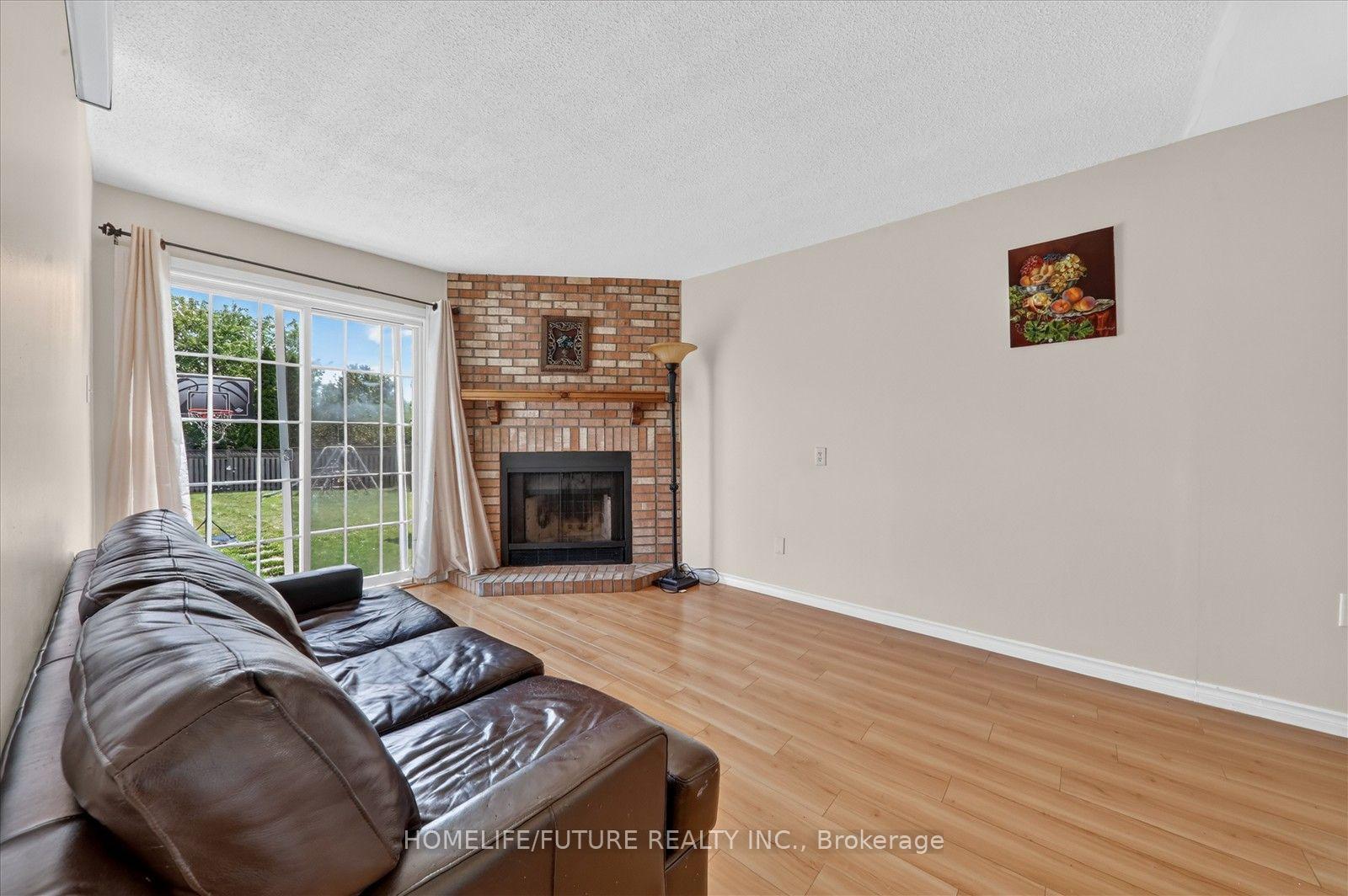 Photo 18 of 63 Chloe Crescent, Markham, Middlefield — HOMEH