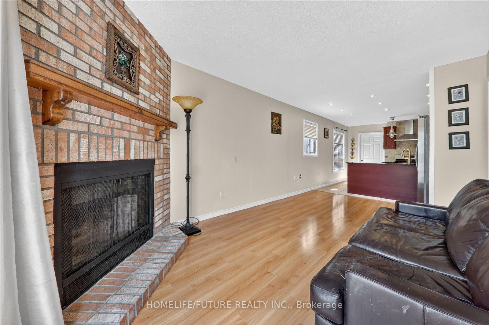 Photo 19 of 63 Chloe Crescent, Markham, Middlefield — HOMEH