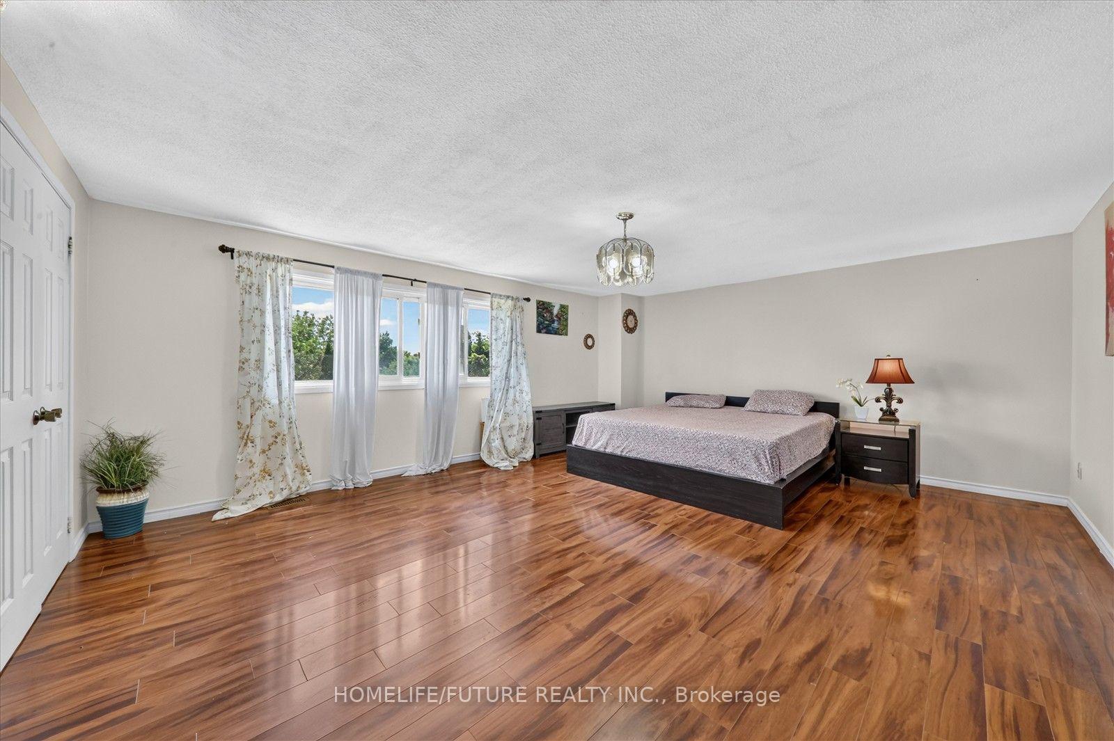 Photo 23 of 63 Chloe Crescent, Markham, Middlefield — HOMEH