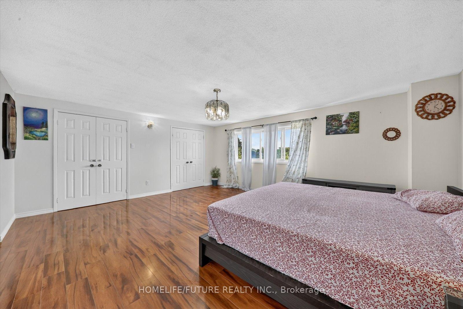 Photo 24 of 63 Chloe Crescent, Markham, Middlefield — HOMEH