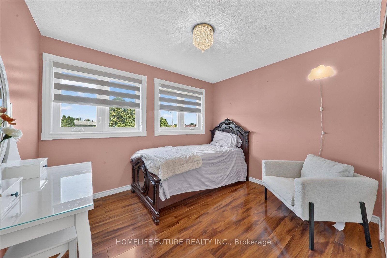 Photo 26 of 63 Chloe Crescent, Markham, Middlefield — HOMEH