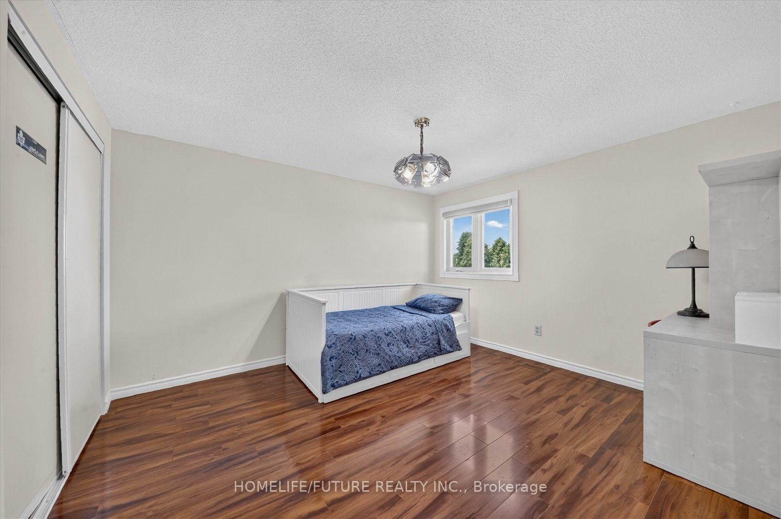 Photo 28 of 63 Chloe Crescent, Markham, Middlefield — HOMEH