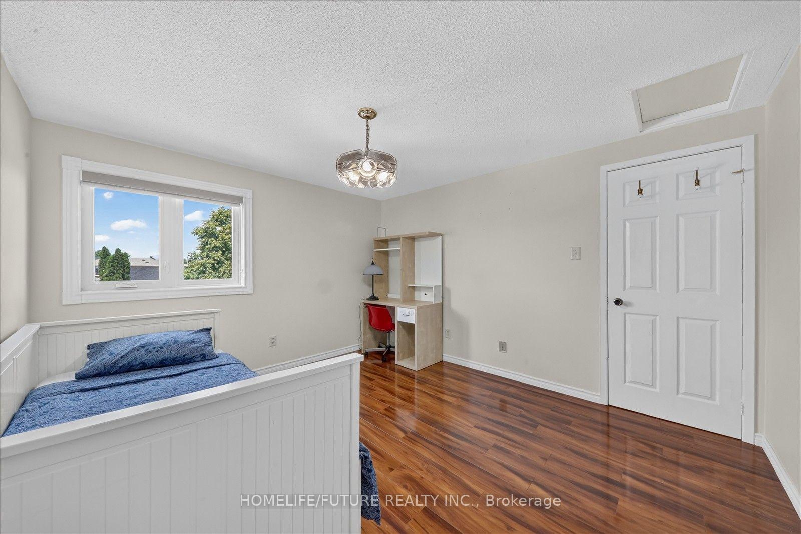 Photo 29 of 63 Chloe Crescent, Markham, Middlefield — HOMEH