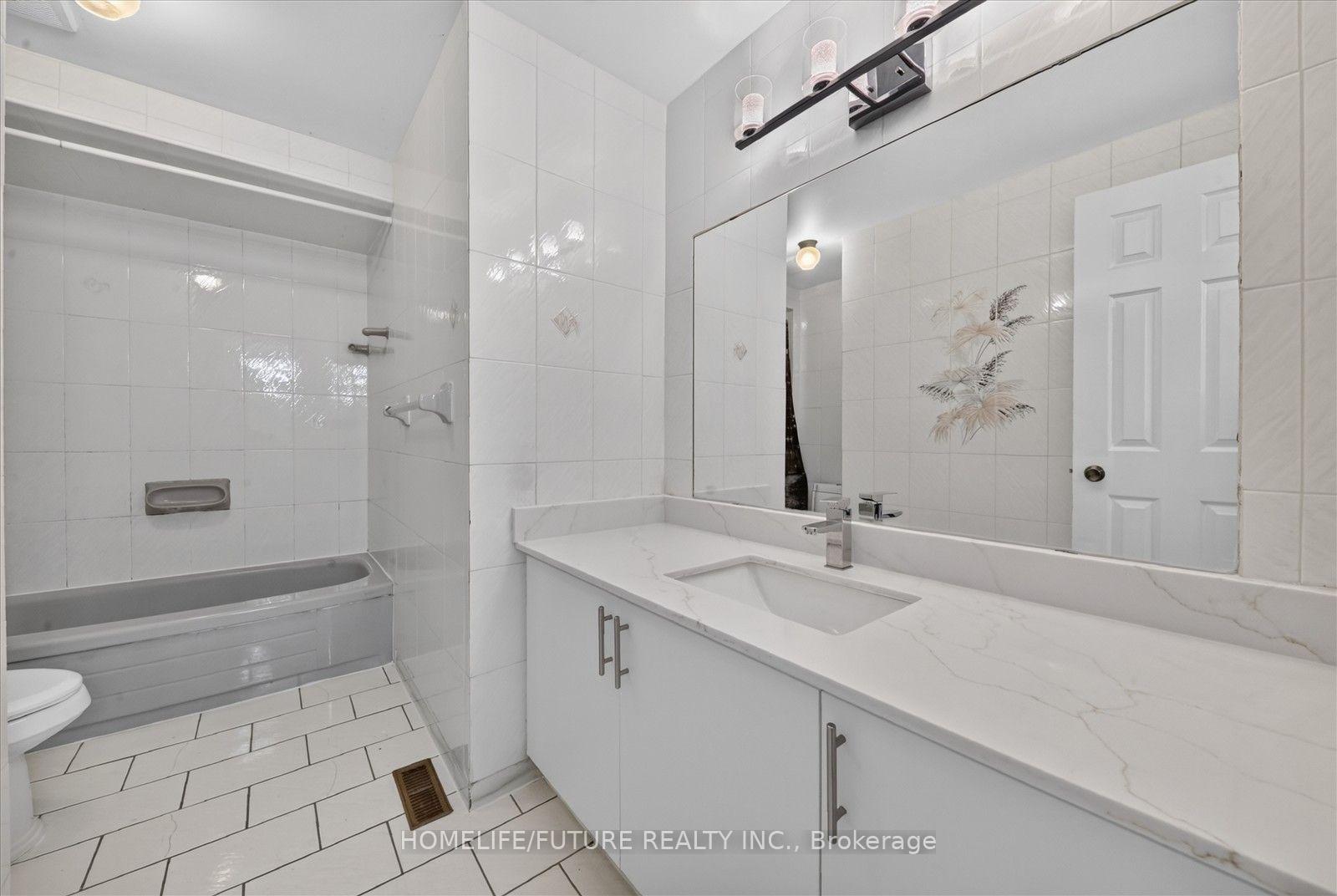 Photo 30 of 63 Chloe Crescent, Markham, Middlefield — HOMEH