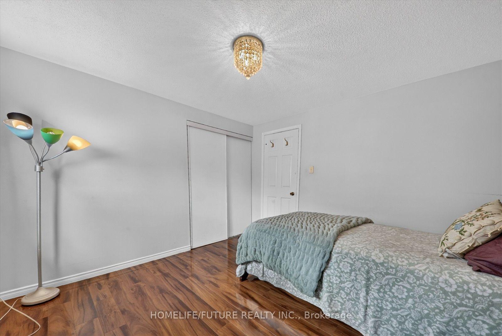 Photo 32 of 63 Chloe Crescent, Markham, Middlefield — HOMEH