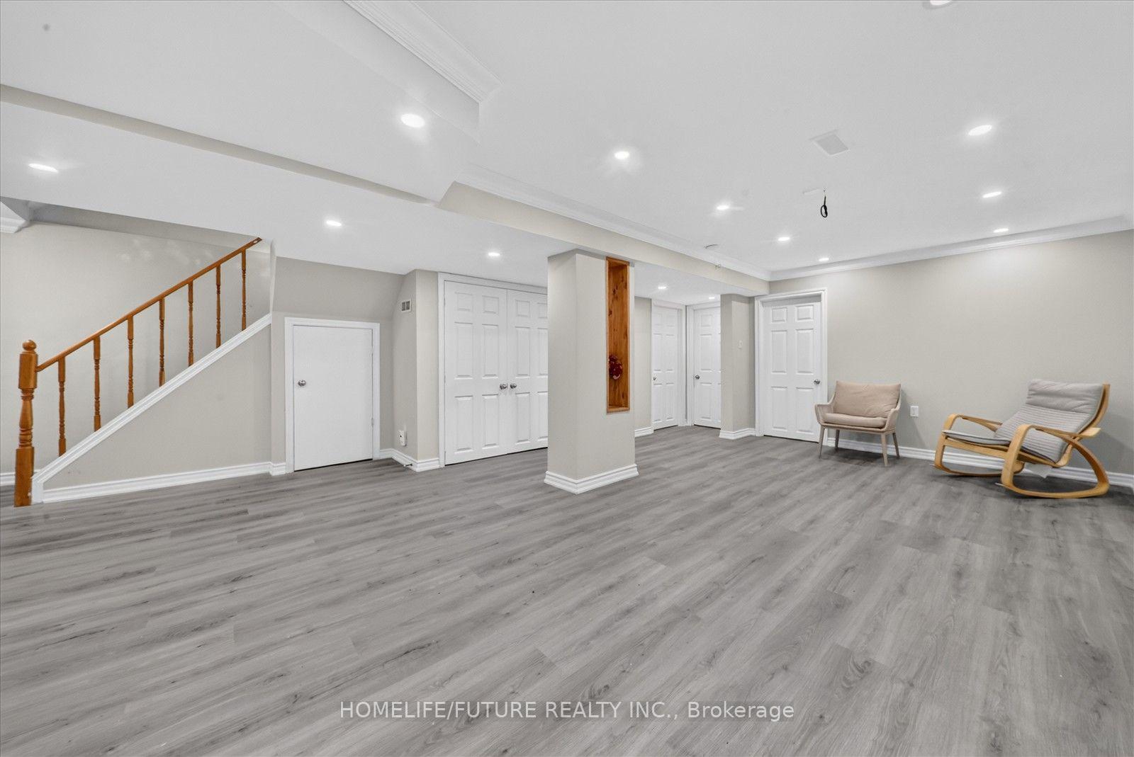 Photo 37 of 63 Chloe Crescent, Markham, Middlefield — HOMEH