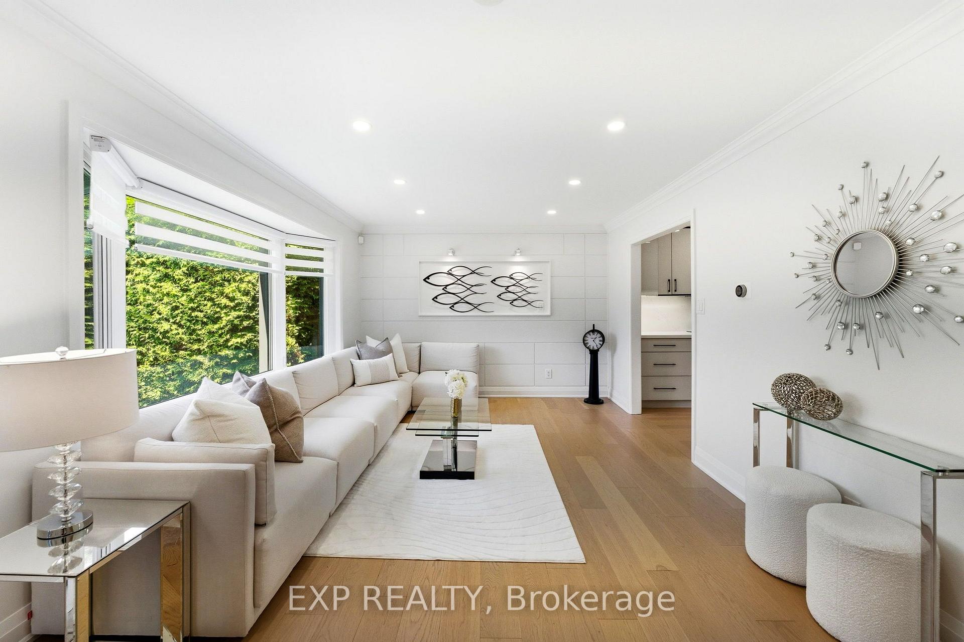 Photo 9 of 32 Farley Circle, Georgina, Historic Lakeshore Communities — HOMEH