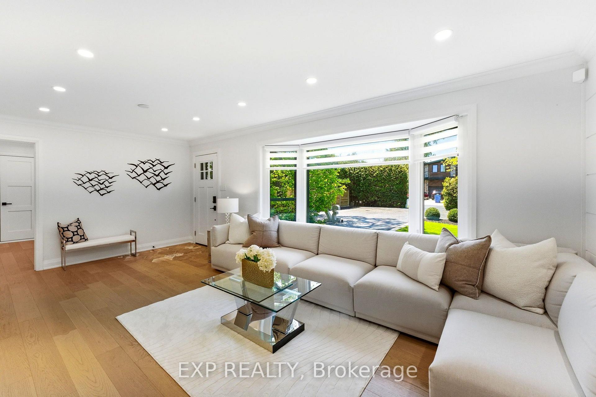 Photo 10 of 32 Farley Circle, Georgina, Historic Lakeshore Communities — HOMEH