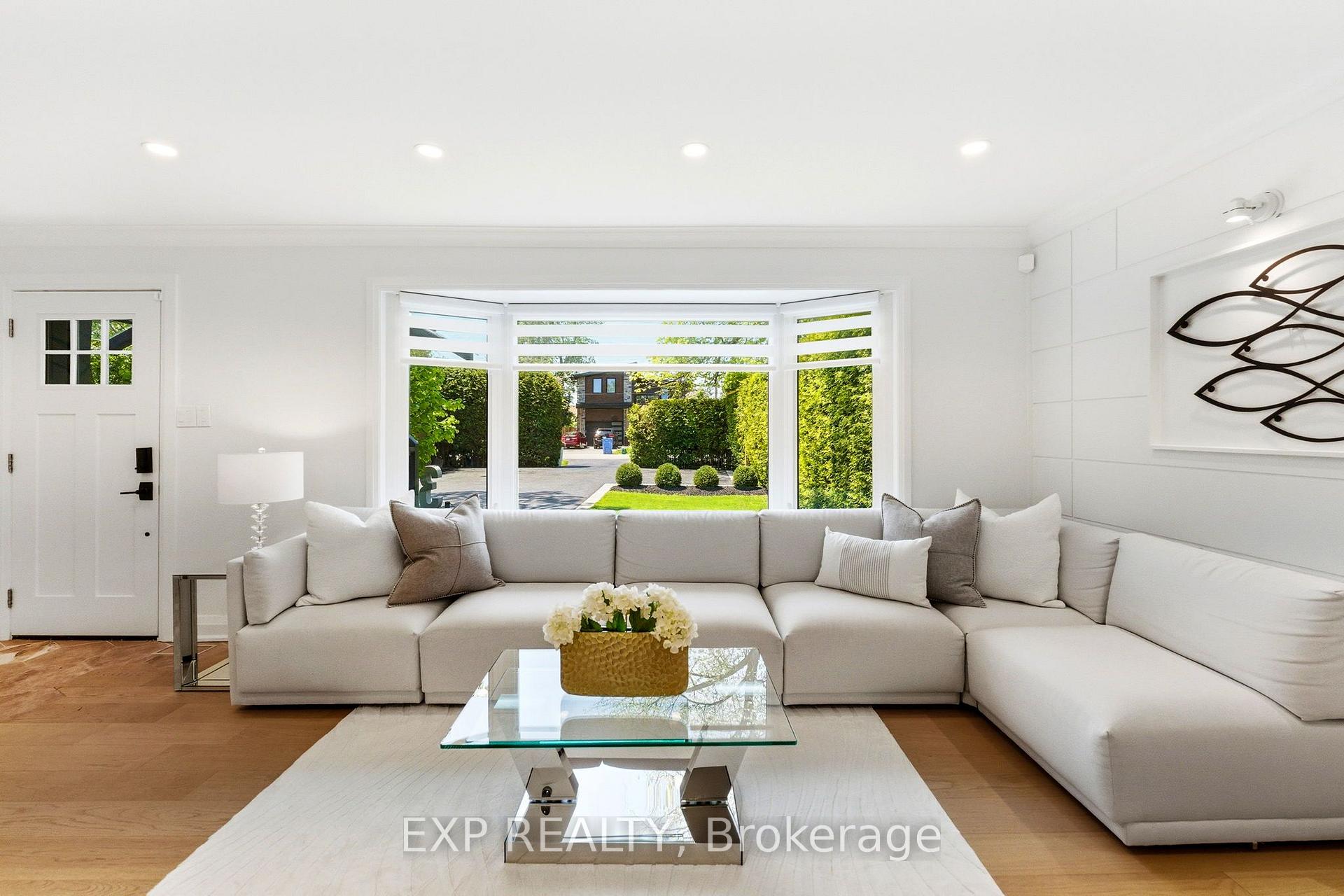 Photo 11 of 32 Farley Circle, Georgina, Historic Lakeshore Communities — HOMEH