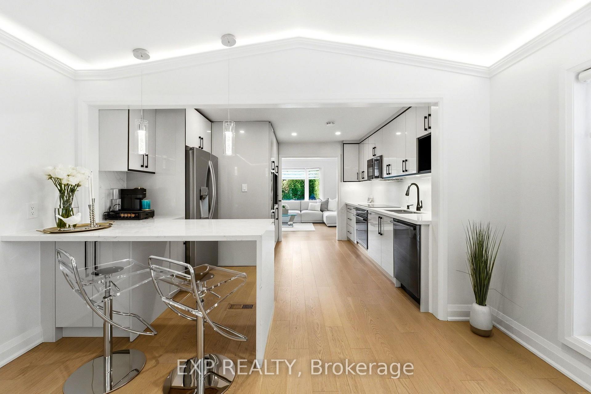 Photo 13 of 32 Farley Circle, Georgina, Historic Lakeshore Communities — HOMEH