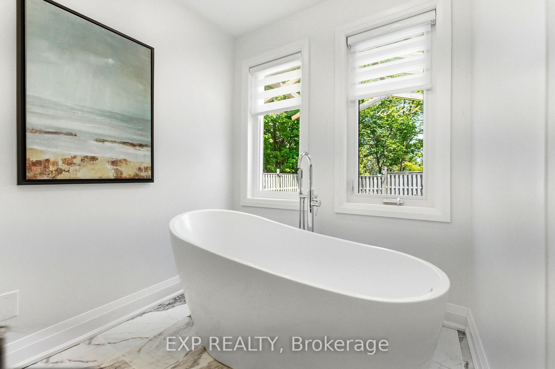 Photo 25 of 32 Farley Circle, Georgina, Historic Lakeshore Communities — HOMEH