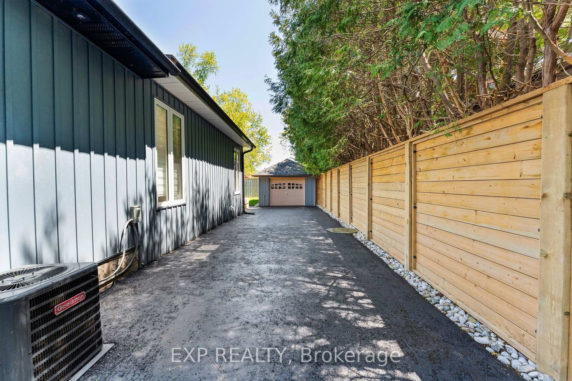 Photo 35 of 32 Farley Circle, Georgina, Historic Lakeshore Communities — HOMEH