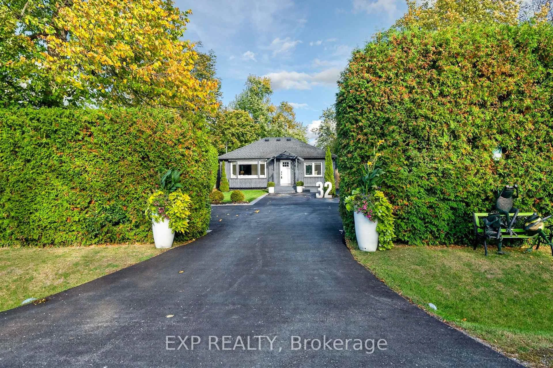 Photo 5 of 32 Farley Circle, Georgina, Historic Lakeshore Communities — HOMEH