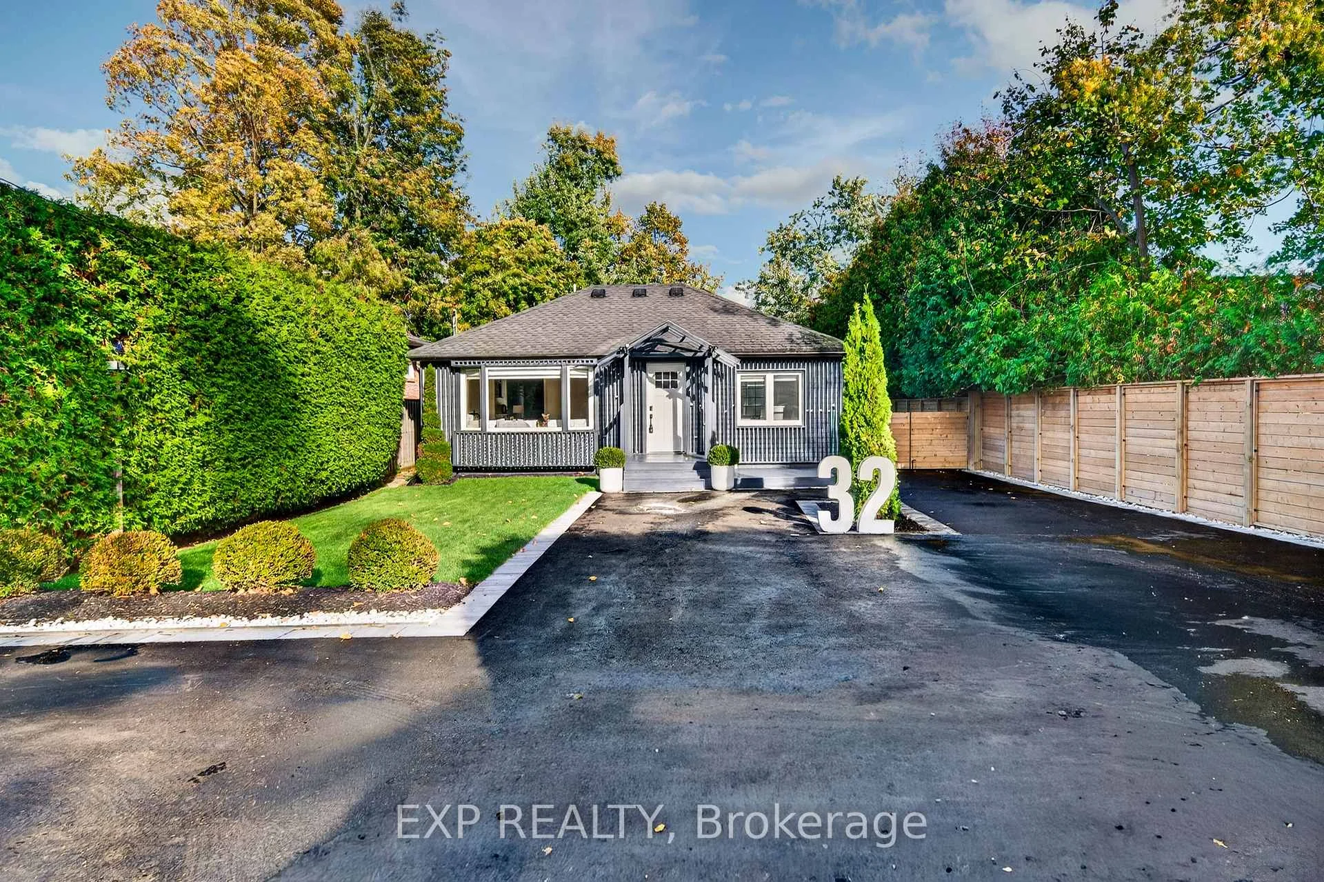 Photo 6 of 32 Farley Circle, Georgina, Historic Lakeshore Communities — HOMEH