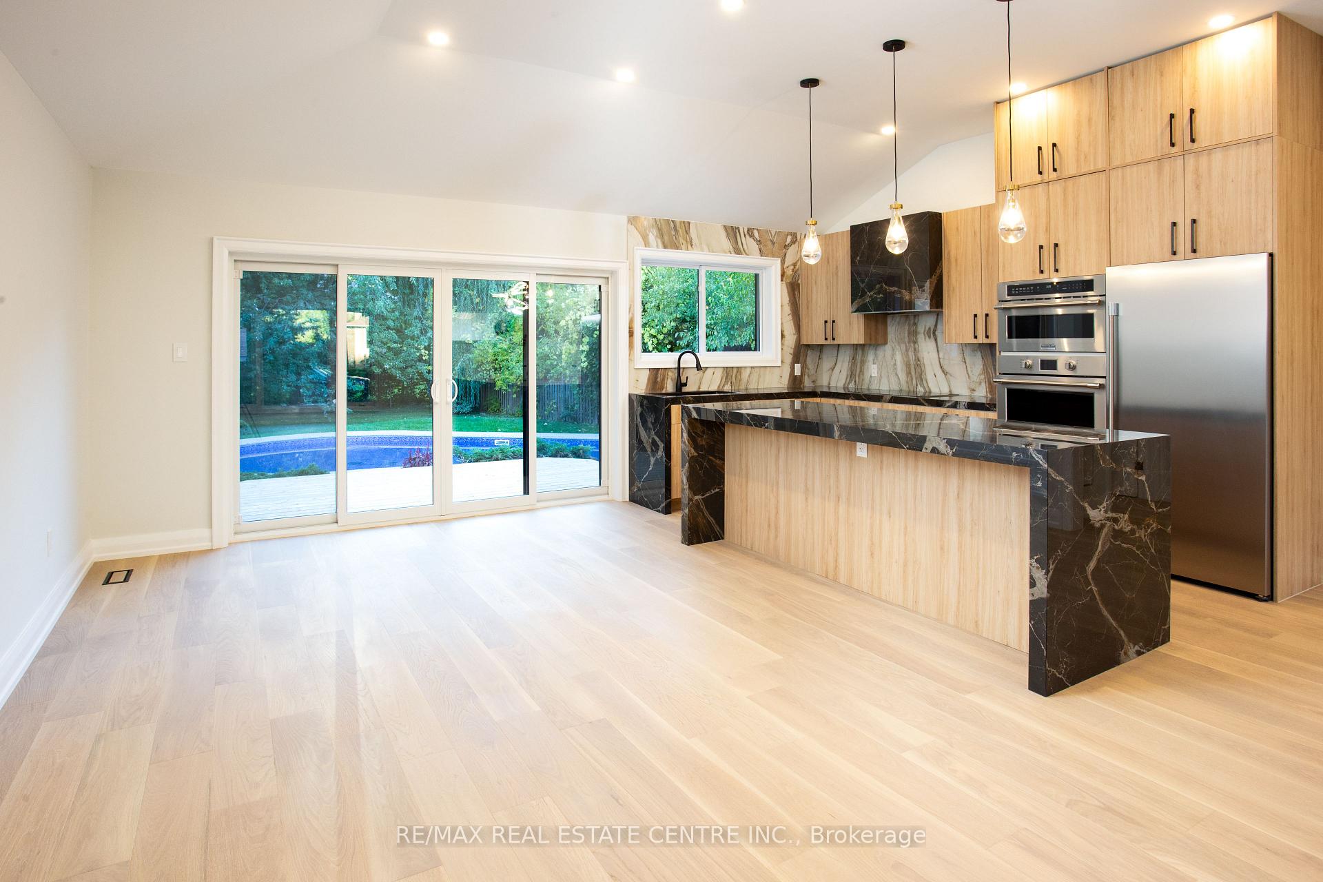 Photo 9 of 446 Willis Drive, Oakville, West — HOMEH