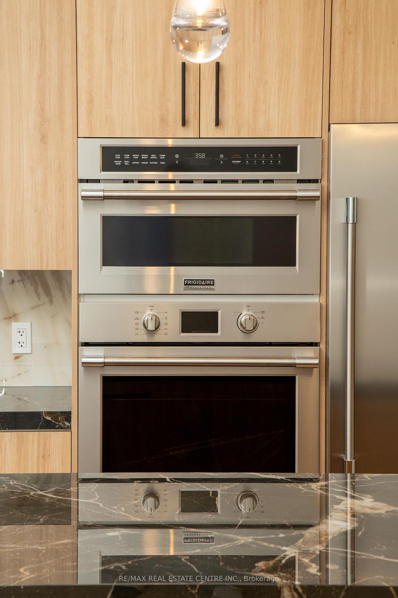 Photo 12 of 446 Willis Drive, Oakville, West — HOMEH