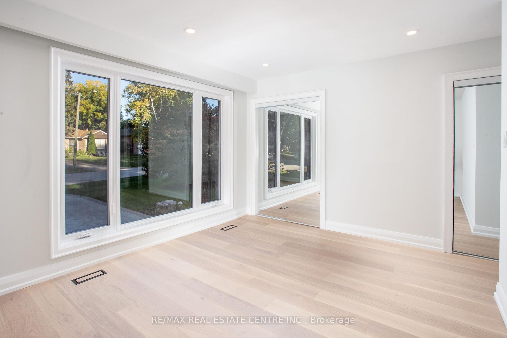 Photo 17 of 446 Willis Drive, Oakville, West — HOMEH