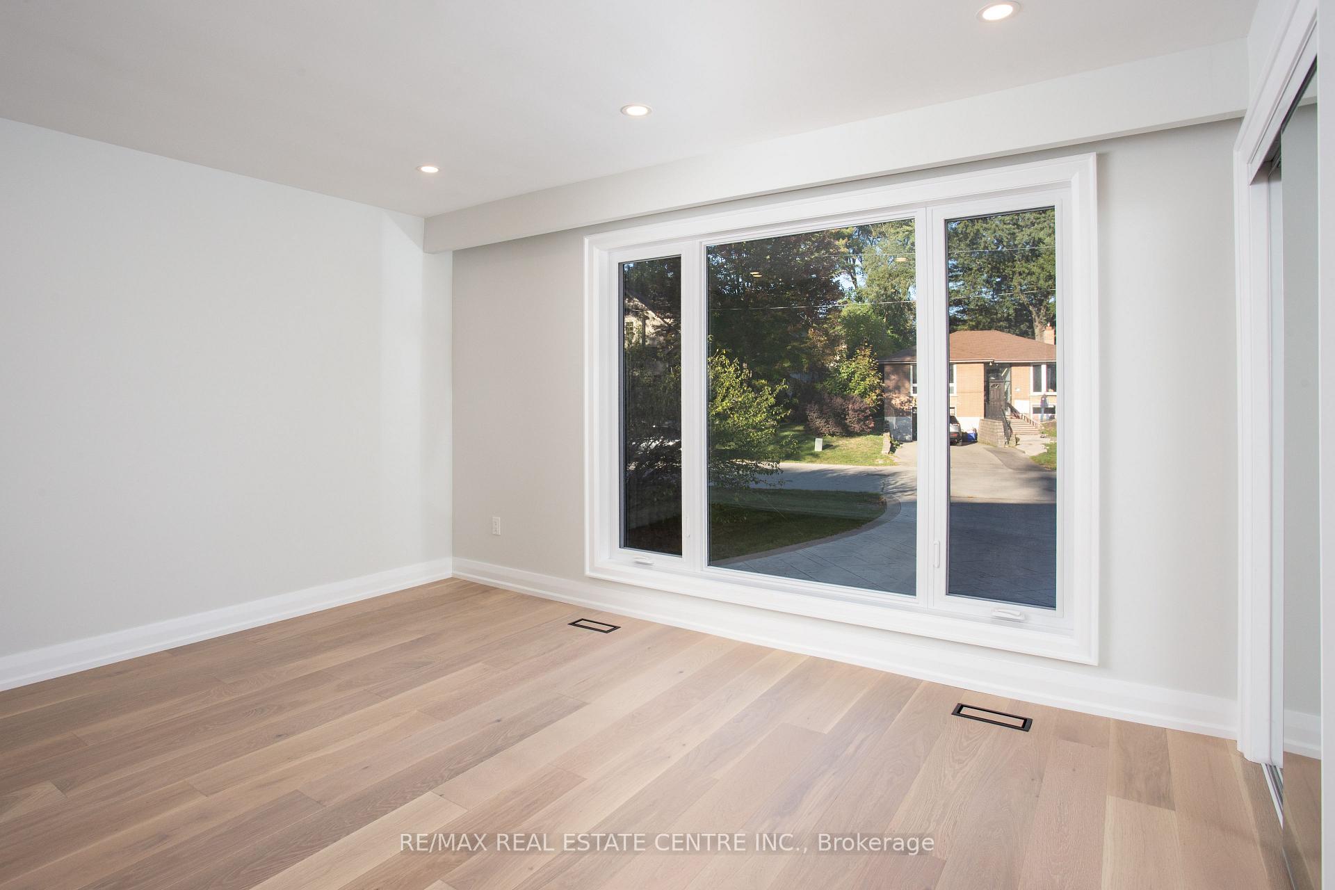 Photo 18 of 446 Willis Drive, Oakville, West — HOMEH