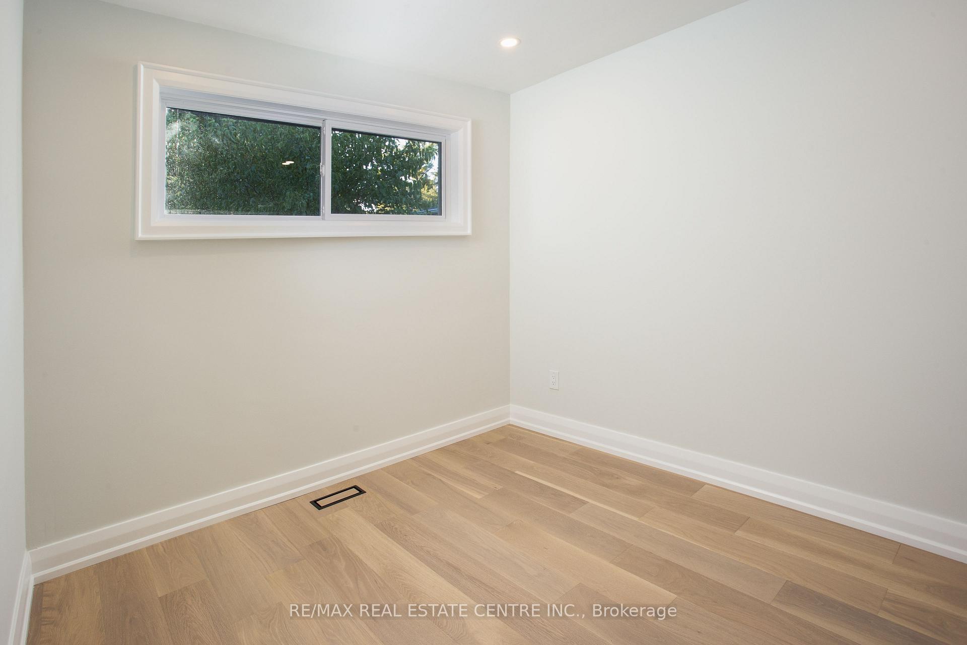 Photo 20 of 446 Willis Drive, Oakville, West — HOMEH