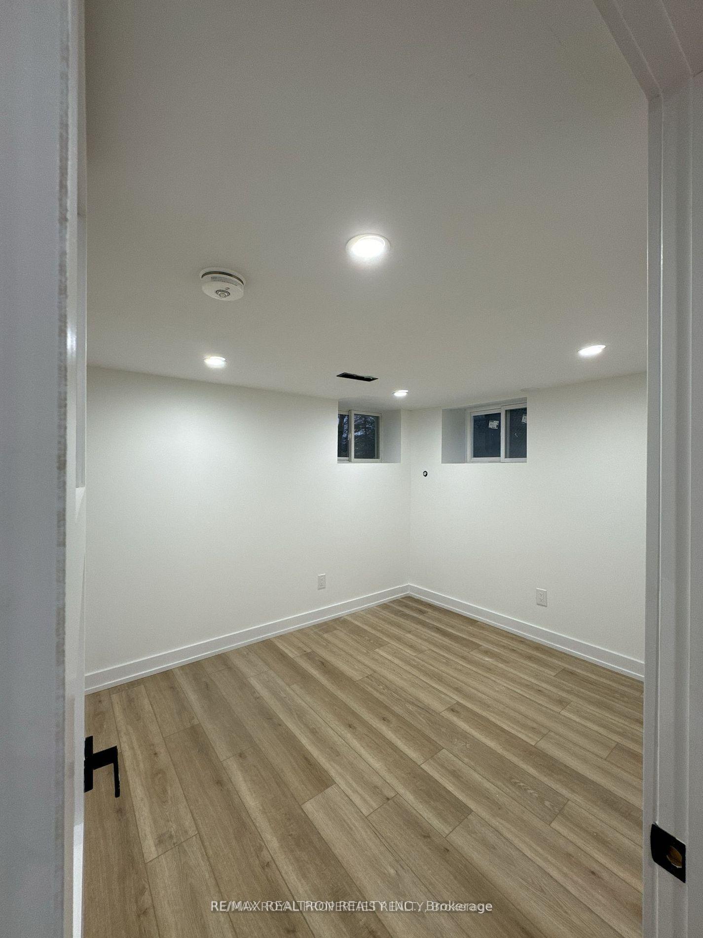 Photo 5 of 293 East 17th Street, Hamilton, Hill Park — HOMEH