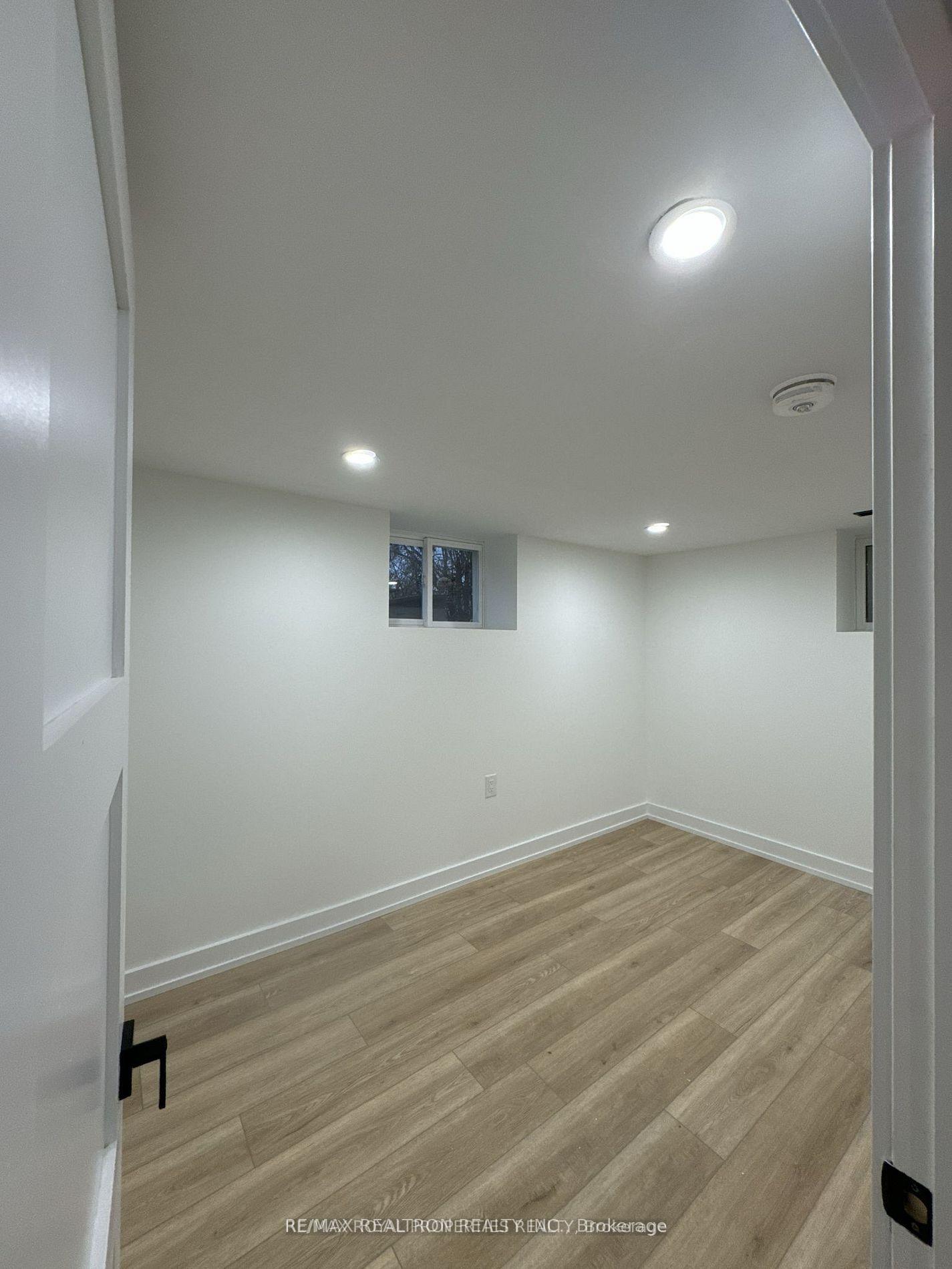 Photo 6 of 293 East 17th Street, Hamilton, Hill Park — HOMEH
