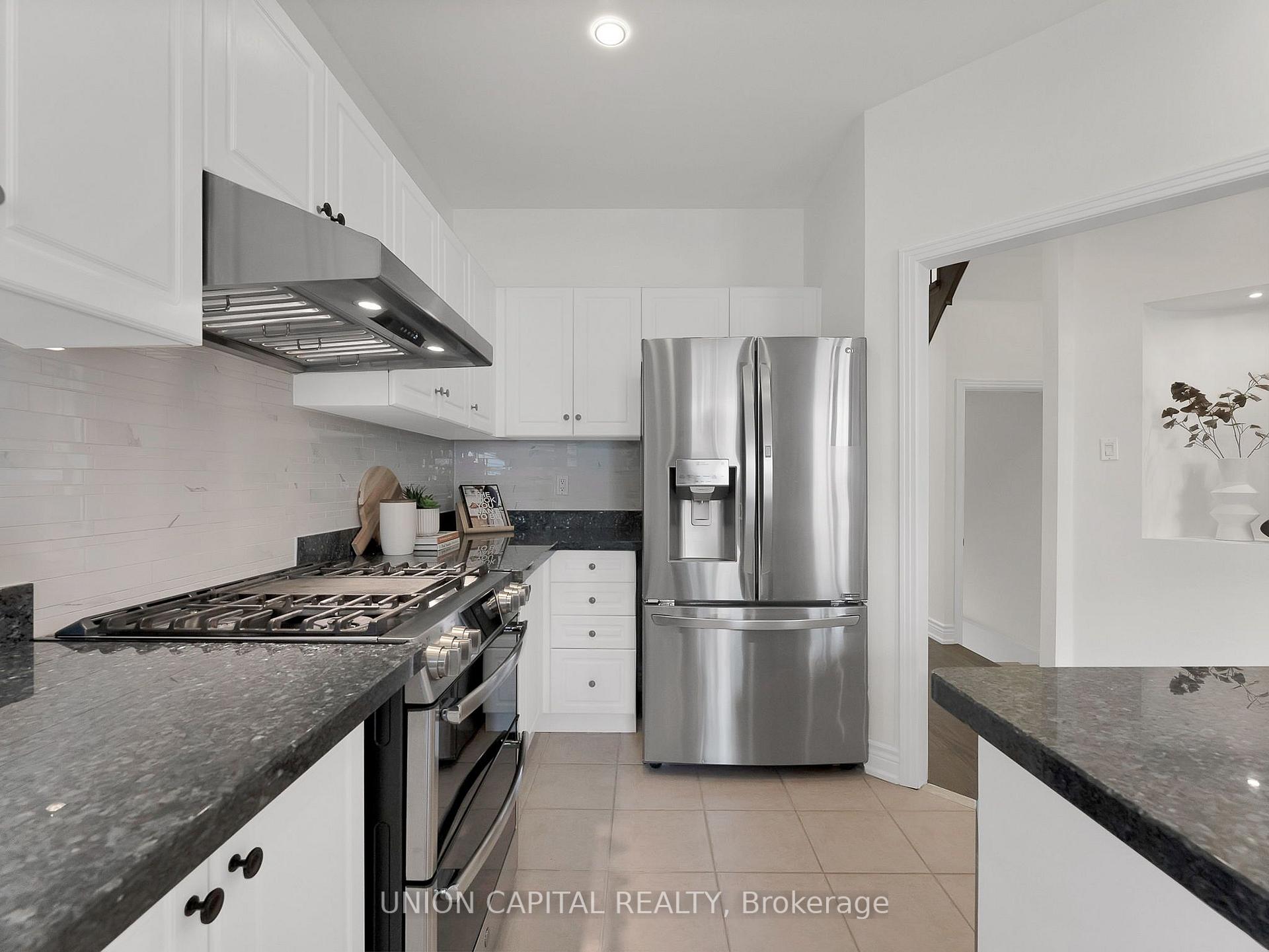 Photo 6 of 112 Southbrook Crescent, Markham, Cachet — HOMEH