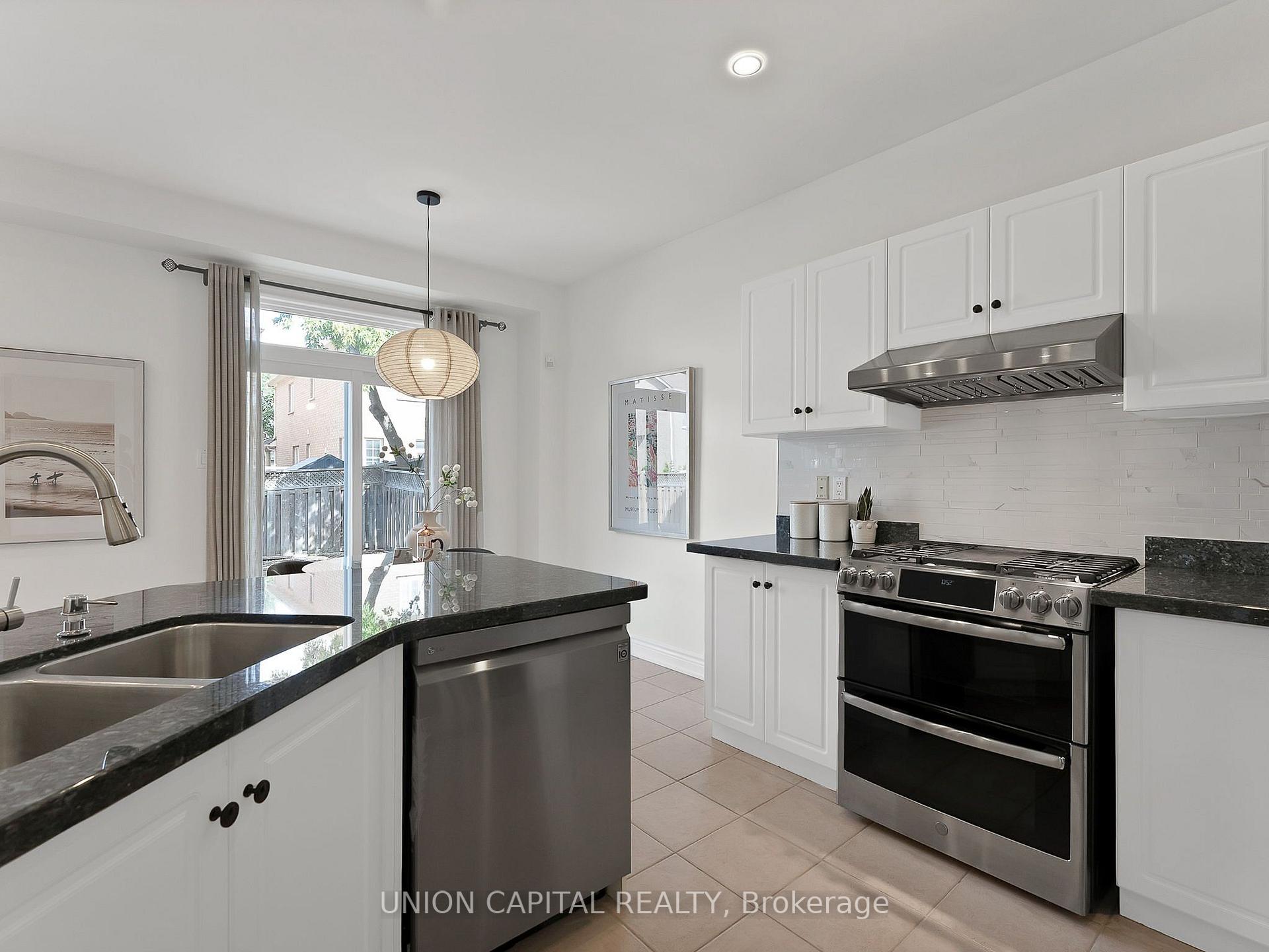 Photo 7 of 112 Southbrook Crescent, Markham, Cachet — HOMEH