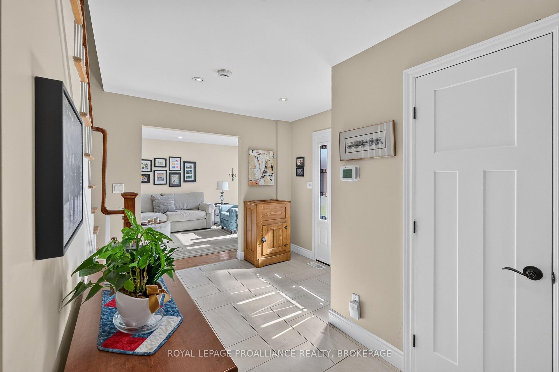Photo 14 of 640 Braeside Crescent, Kingston, North of Taylor-Kidd Blvd — HOMEH