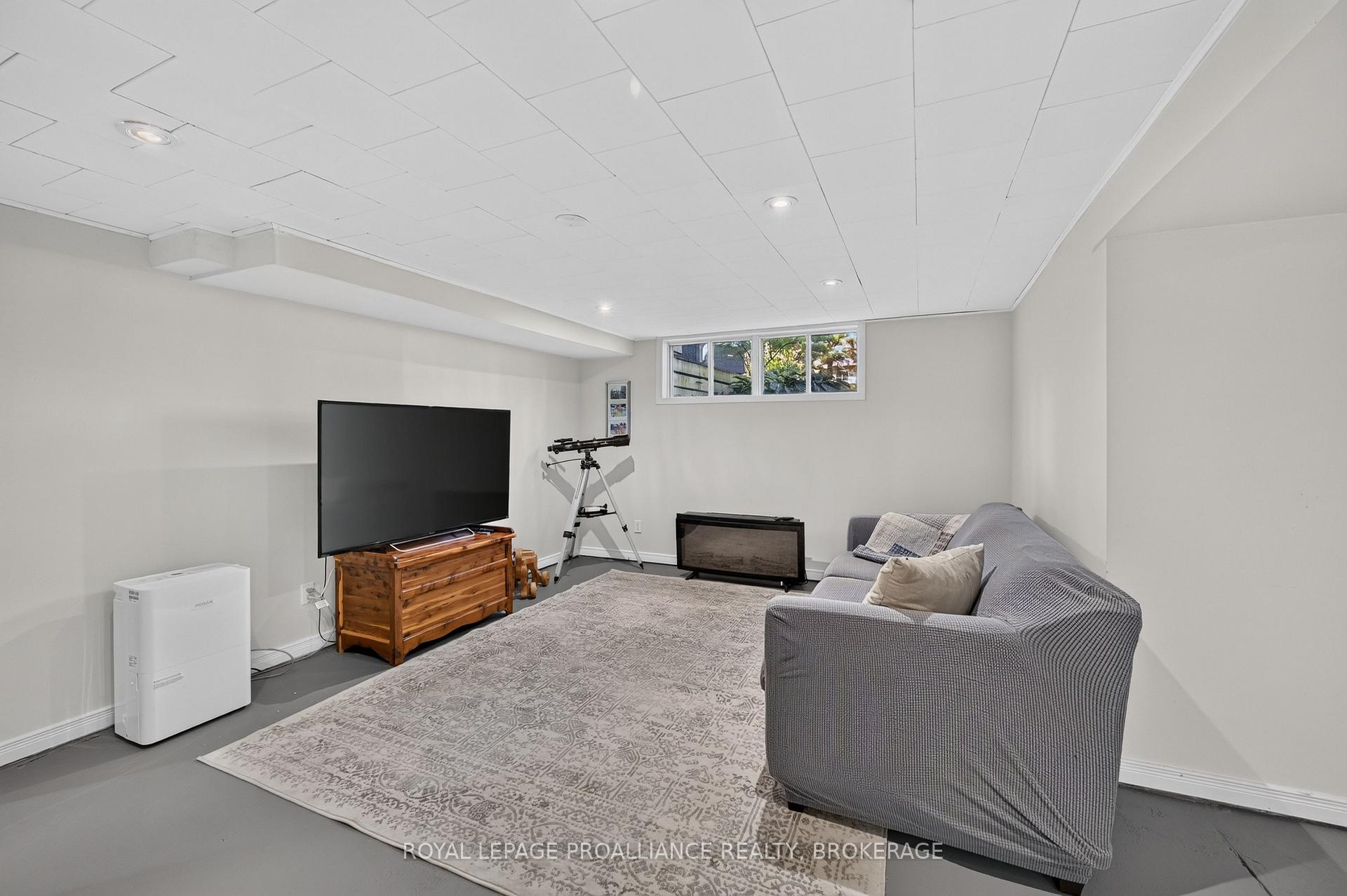 Photo 33 of 640 Braeside Crescent, Kingston, North of Taylor-Kidd Blvd — HOMEH