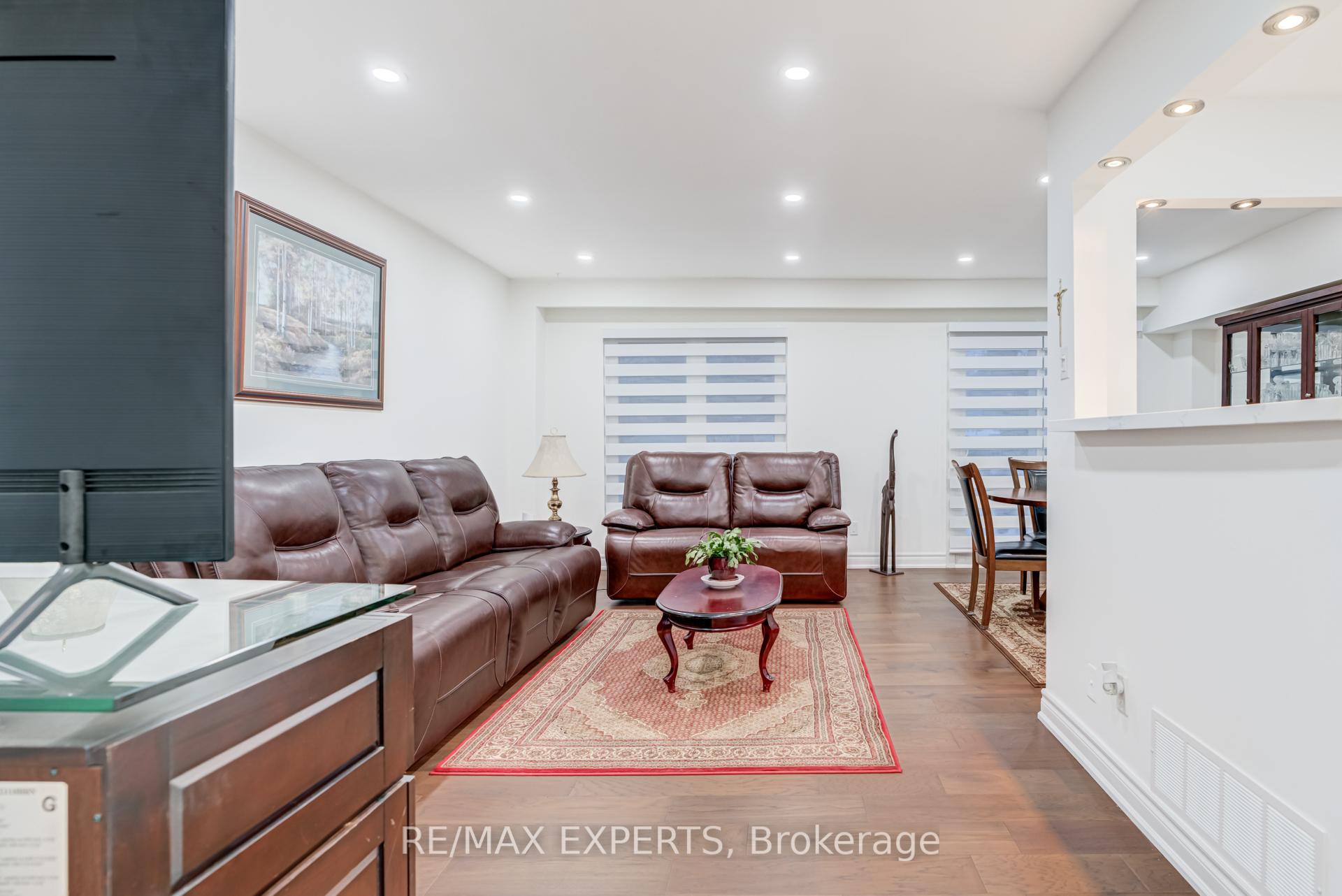 Photo 8 of 10 Knightsbridge Way, Markham, Markham Village — HOMEH