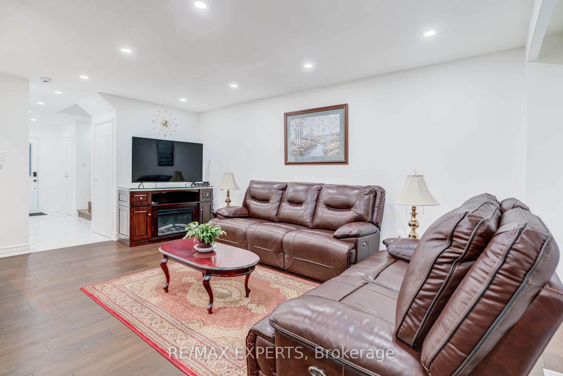 Photo 9 of 10 Knightsbridge Way, Markham, Markham Village — HOMEH