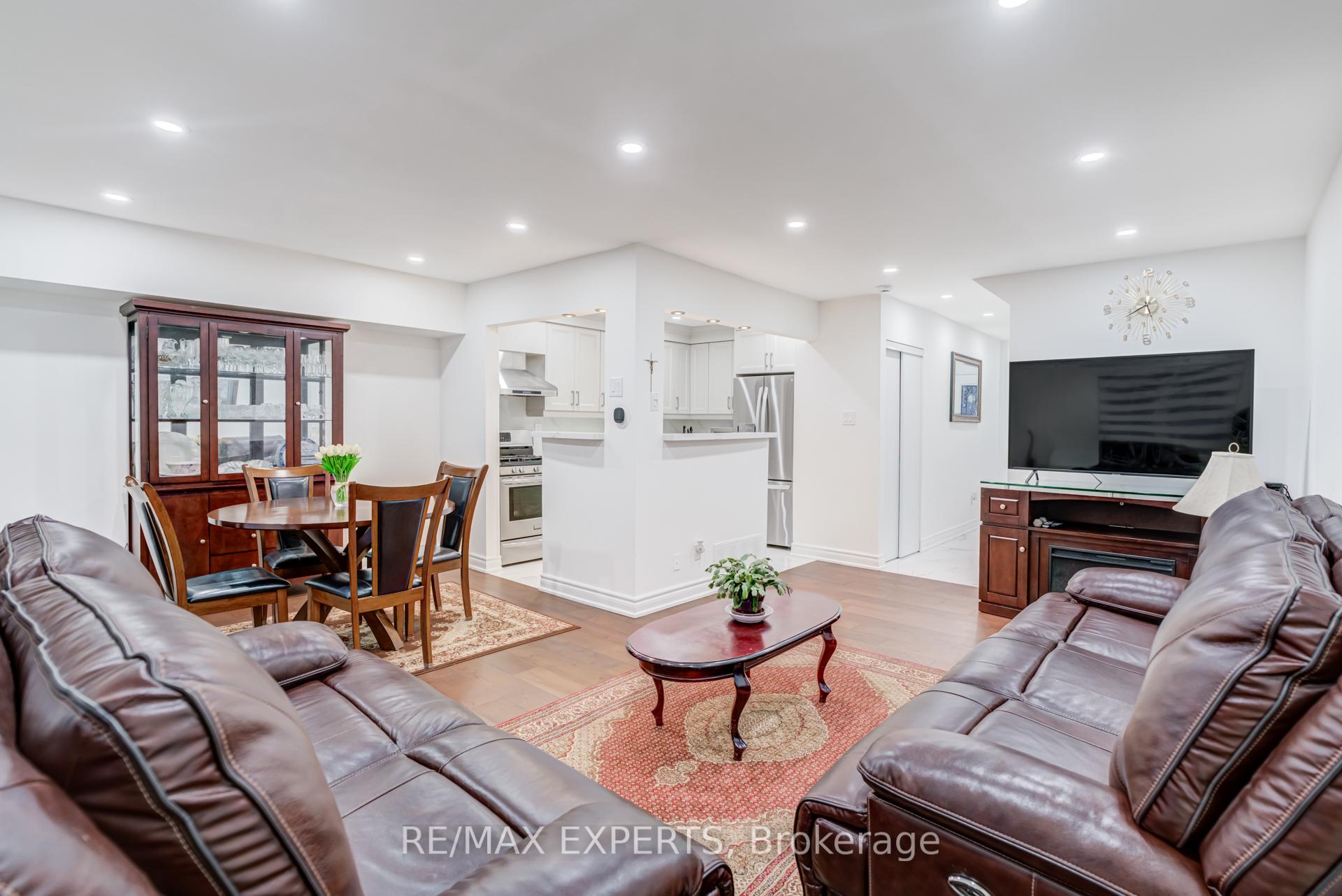 Photo 11 of 10 Knightsbridge Way, Markham, Markham Village — HOMEH