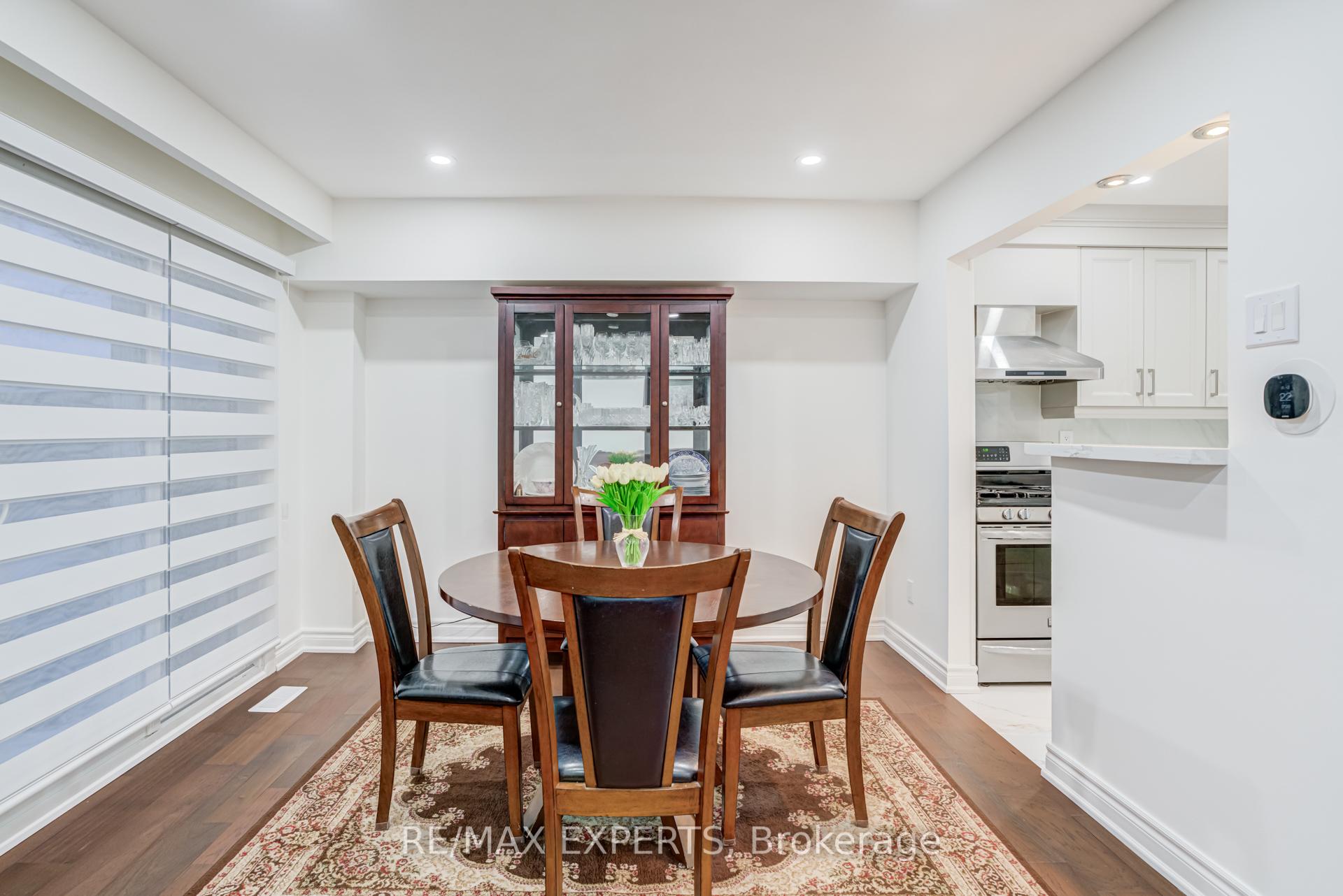Photo 12 of 10 Knightsbridge Way, Markham, Markham Village — HOMEH